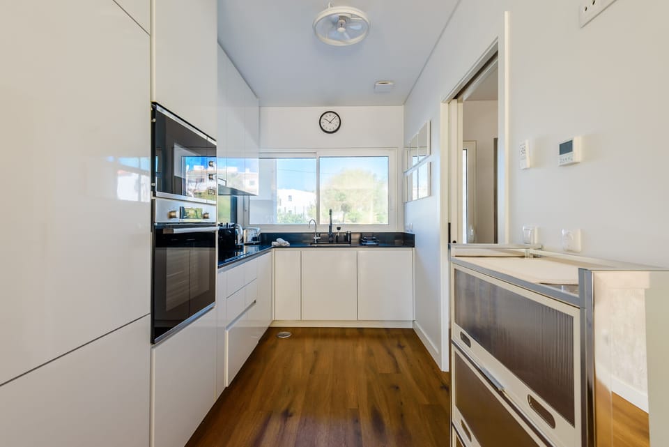 Apartment, 2 Bedrooms, Pool Access, Pool View | Private kitchen | Microwave, dishwasher, coffee/tea maker, cookware/dishes/utensils