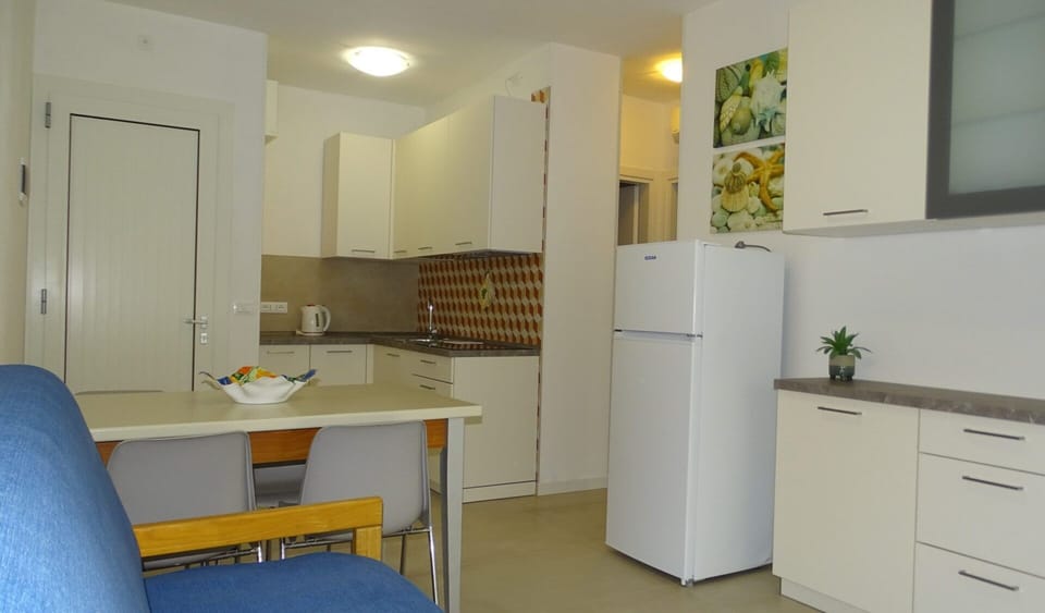 Villa, 2 Bedrooms, Balcony, Garden View | Interior