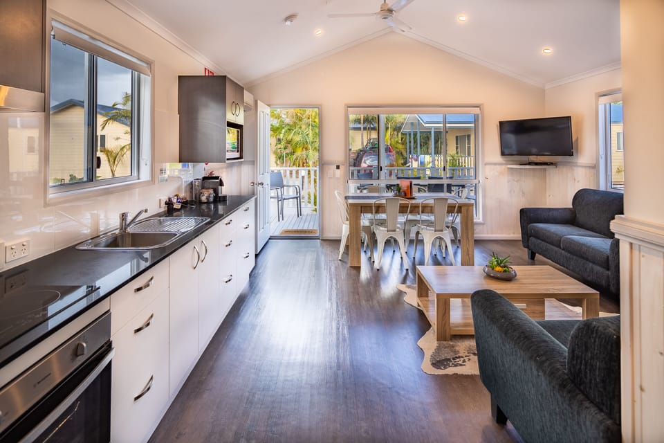 Aloha Cabin | Living room