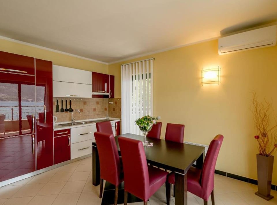 Apartment (Two Bedroom Apartment with Terrace an) | Private kitchen