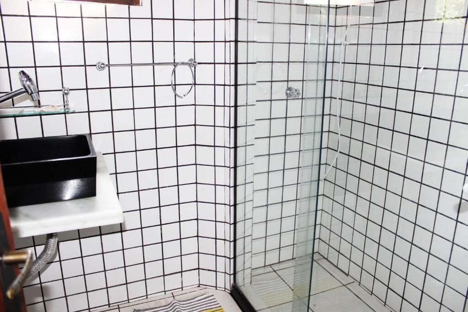 Suite, Garden View | Bathroom | Shower, free toiletries, soap, shampoo
