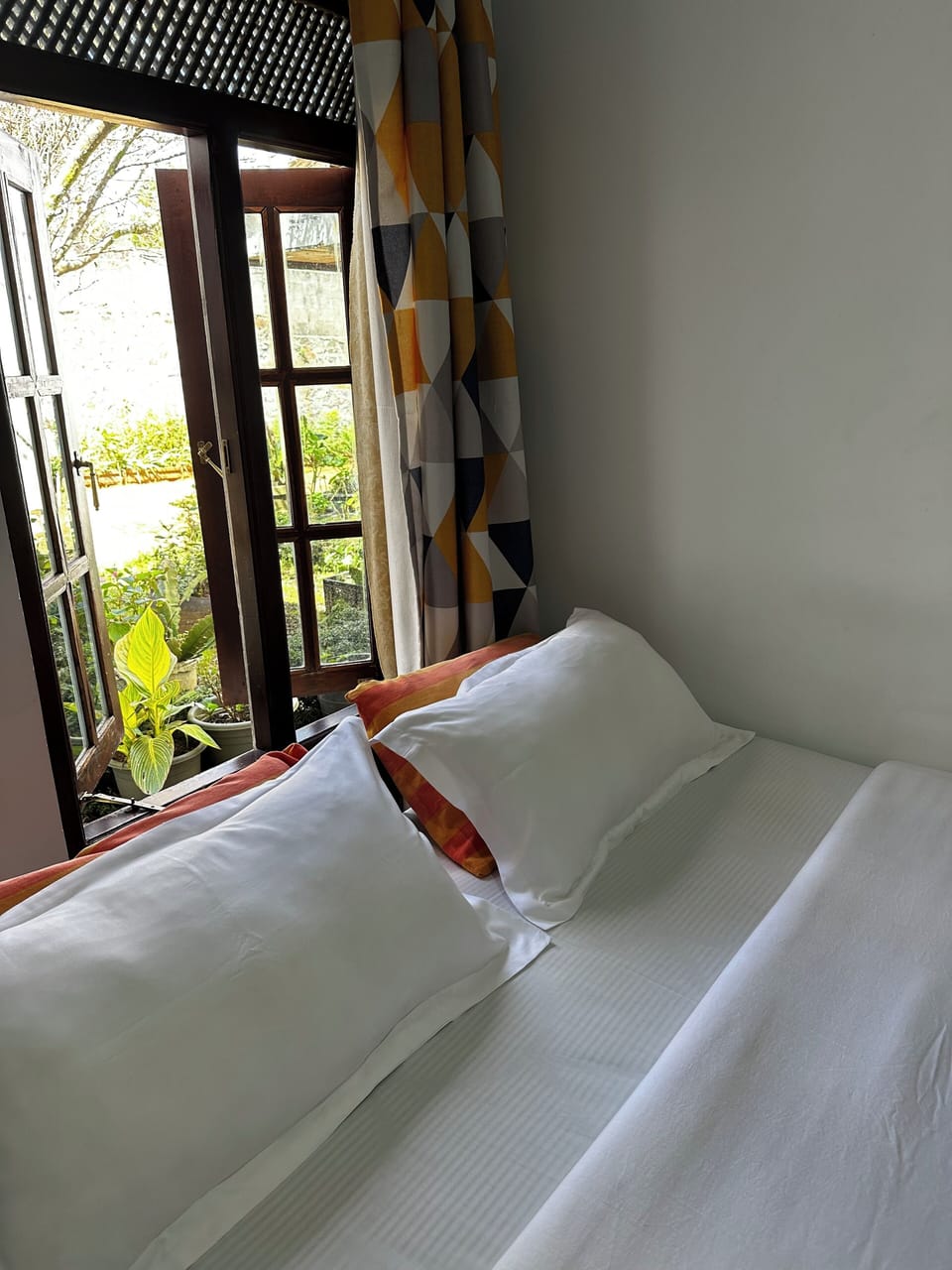 Standard Room, 1 Queen Bed, Private Bathroom, Ground Floor | Egyptian cotton sheets, premium bedding, Select Comfort beds