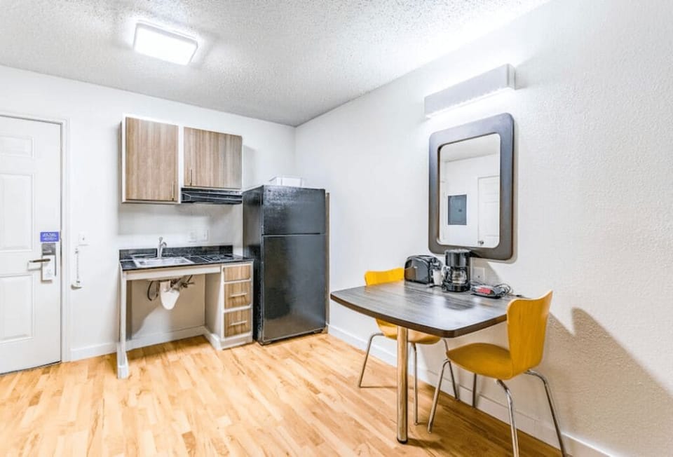 Full-size fridge, microwave, stovetop