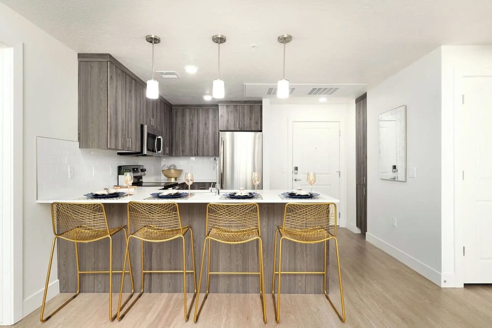 Luxury Condo, 2 Bedrooms, Courtyard View | Private kitchen