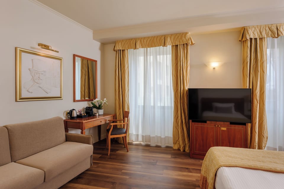 Superior Triple Room | Hypo-allergenic bedding, down comforters, pillowtop beds, minibar