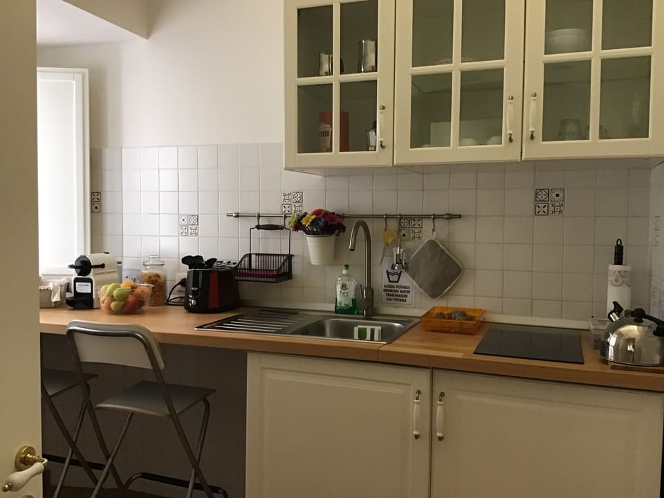 Free daily self-serve breakfast