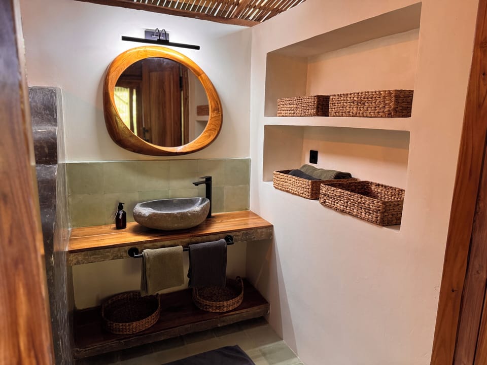 Comfort Double Room, Balcony, Garden View | Bathroom