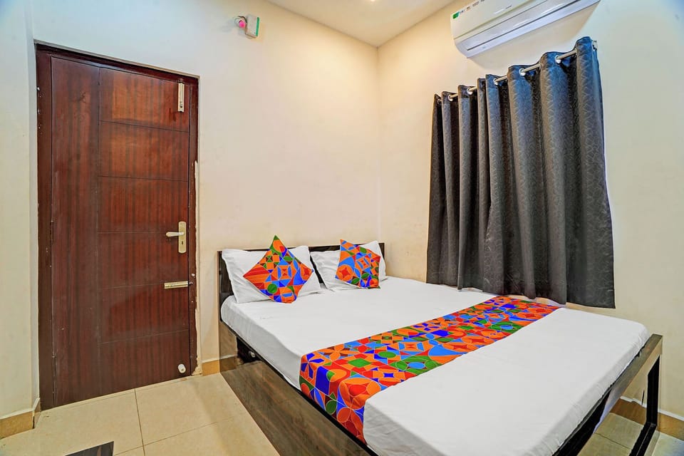Egyptian cotton sheets, premium bedding, in-room safe, free WiFi
