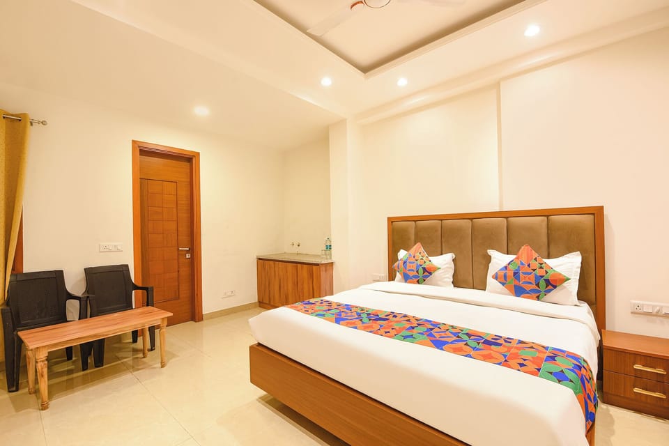Egyptian cotton sheets, premium bedding, in-room safe, free WiFi