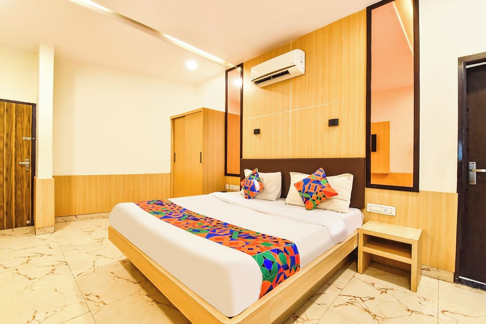 Egyptian cotton sheets, premium bedding, in-room safe, free WiFi