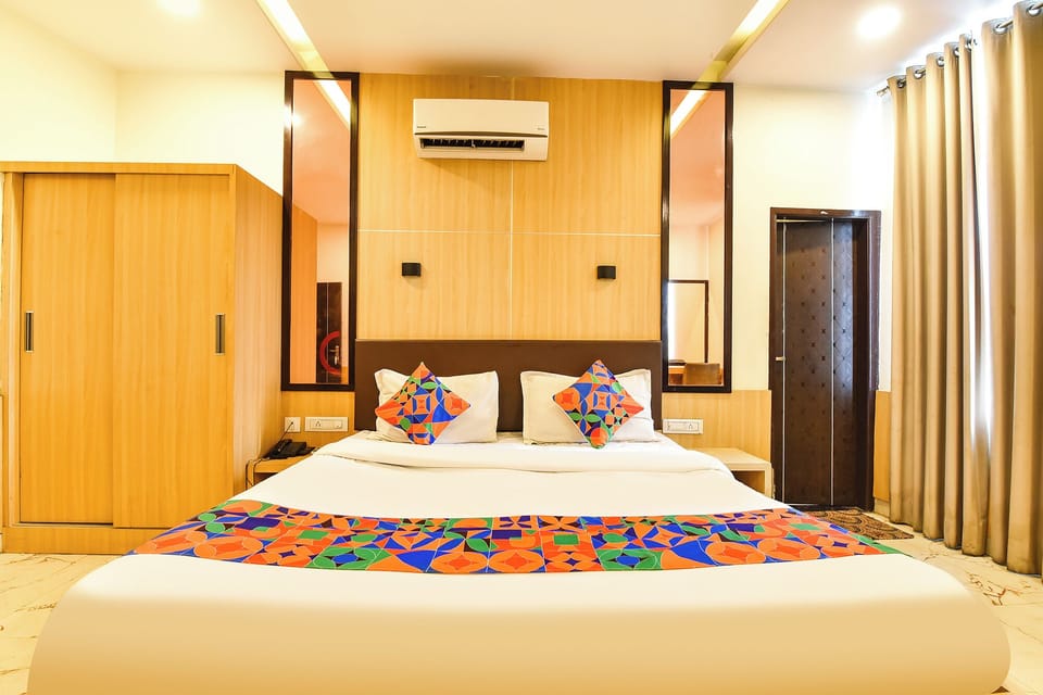 Egyptian cotton sheets, premium bedding, in-room safe, free WiFi