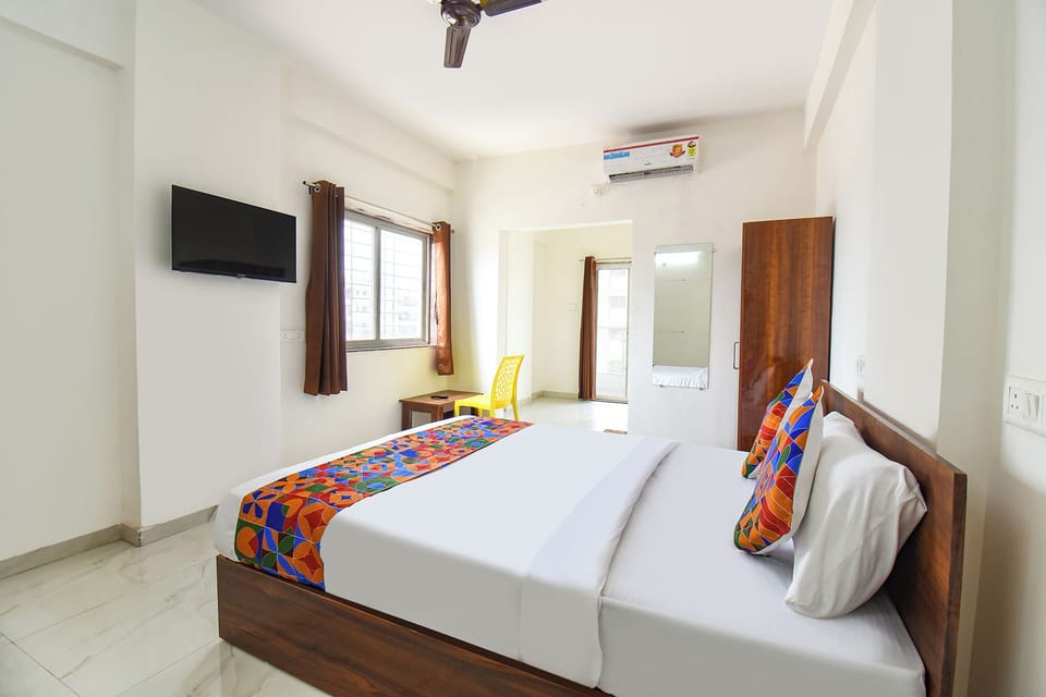 Egyptian cotton sheets, premium bedding, in-room safe, free WiFi