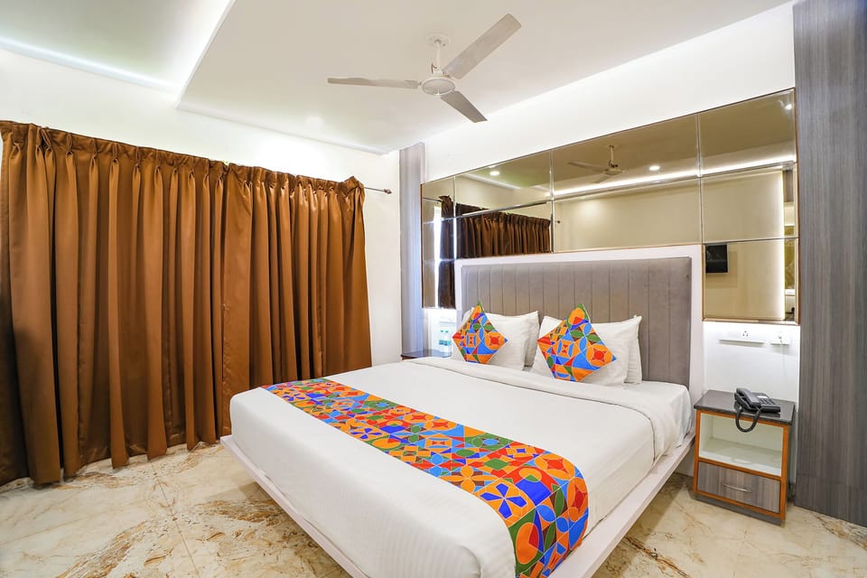 Egyptian cotton sheets, premium bedding, in-room safe, free WiFi