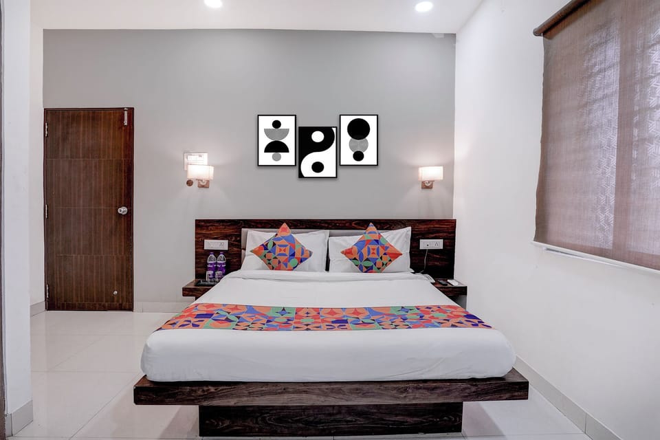 Egyptian cotton sheets, premium bedding, in-room safe, WiFi (free)
