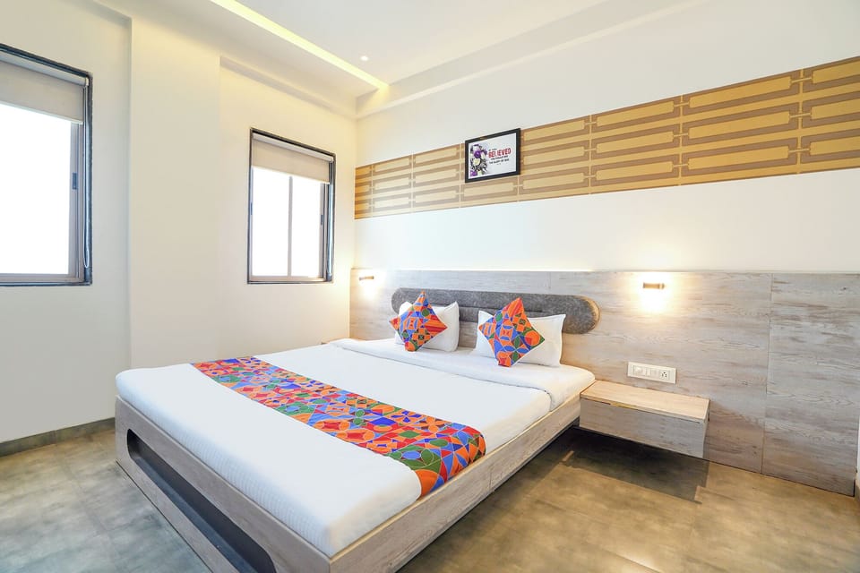 Deluxe Room | Egyptian cotton sheets, premium bedding, in-room safe, desk