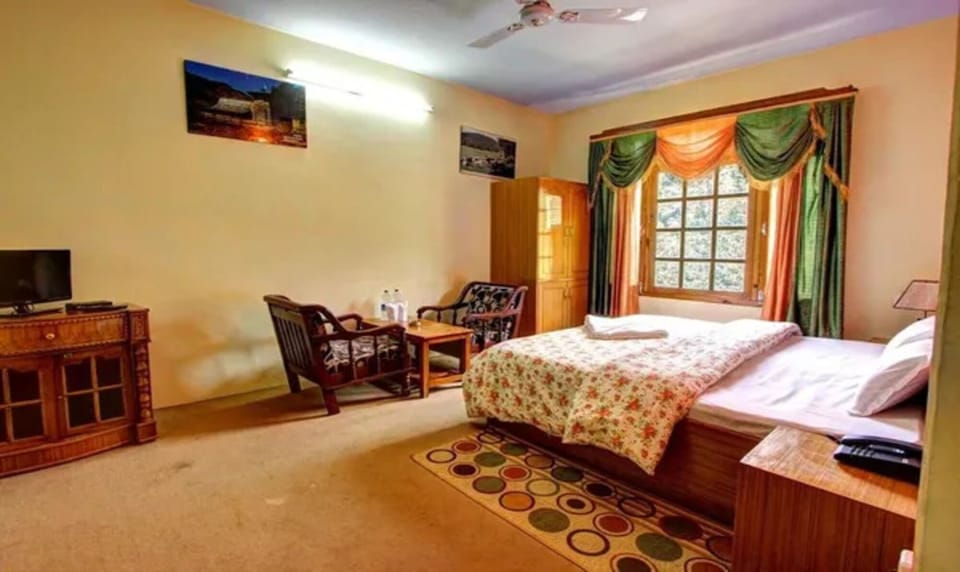 Egyptian cotton sheets, premium bedding, in-room safe, free WiFi