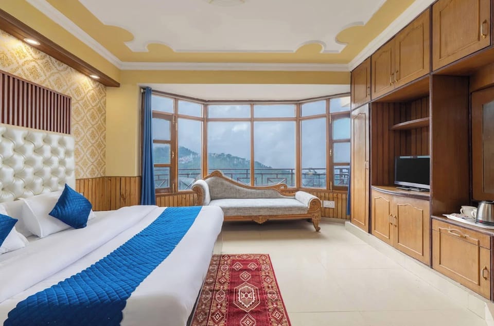 Deluxe Double Room, Mountain View | Hypo-allergenic bedding, desk, soundproofing, free WiFi