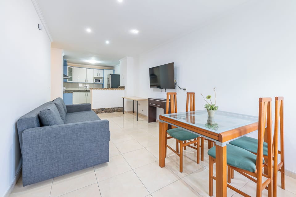 Apartment, 2 Bedrooms, Smoking, Terrace | Living room