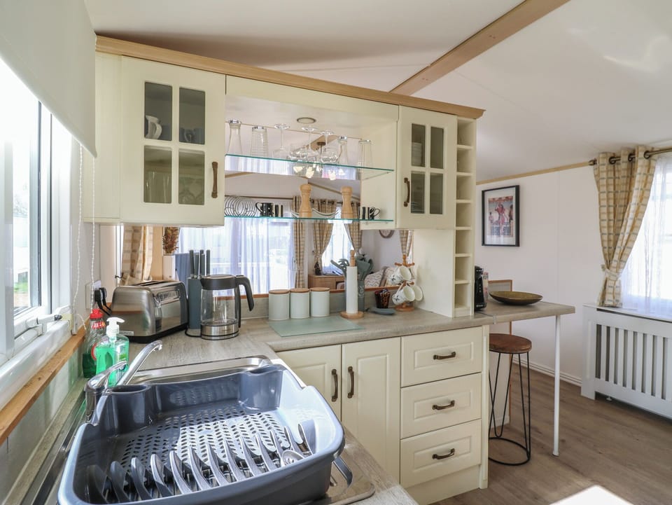 Cottage | Private kitchen | Cookware/dishes/utensils