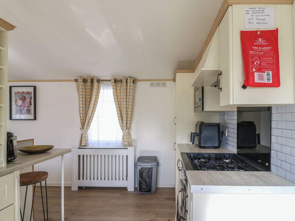 Cottage | Private kitchen | Cookware/dishes/utensils