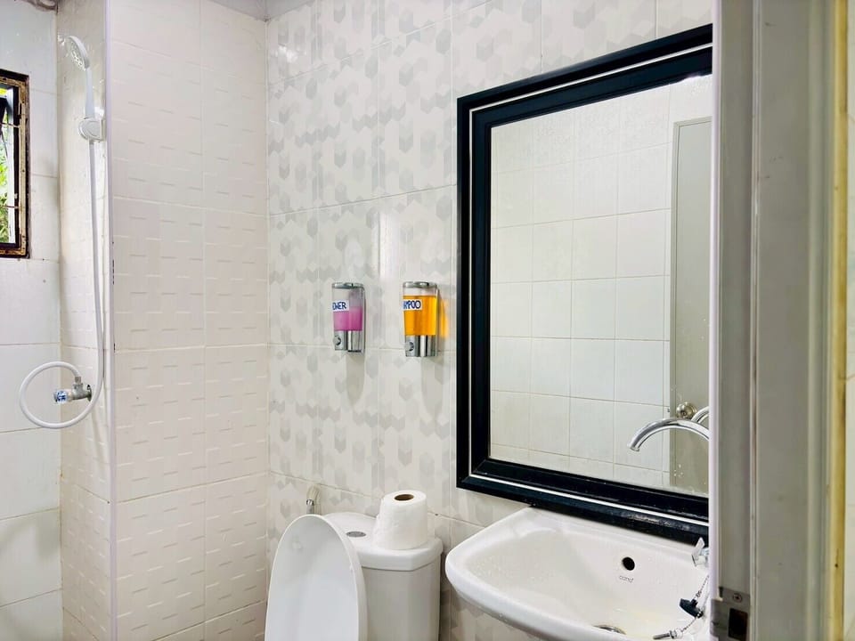 Twin Room, Shared Bathroom | Bathroom