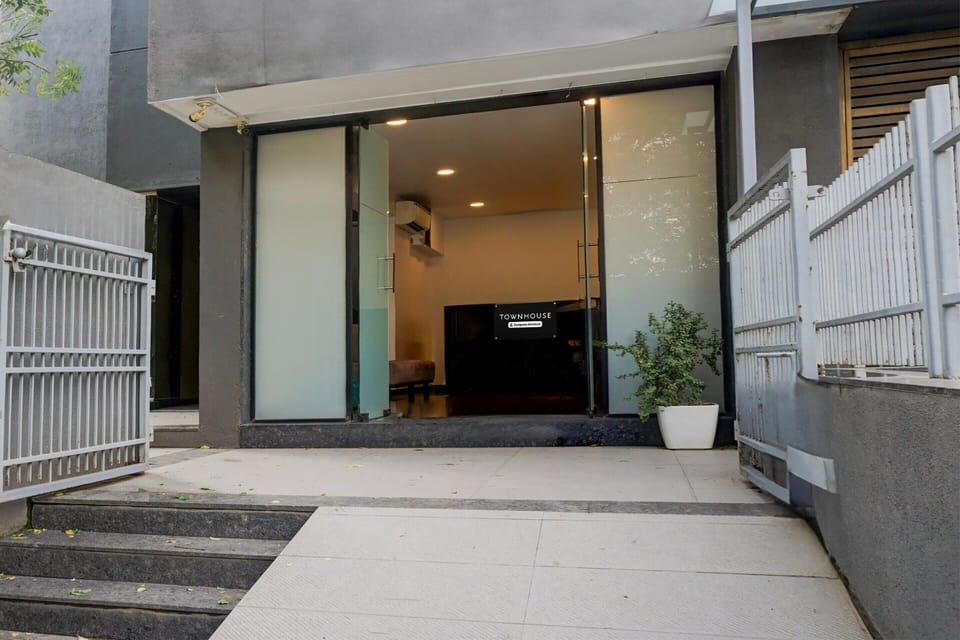House | Reception