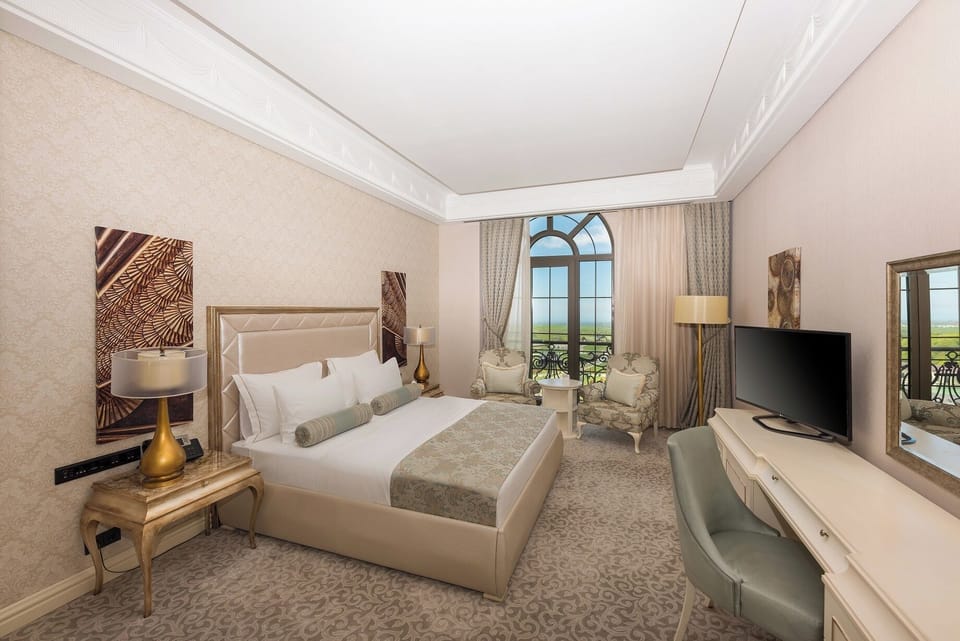 Deluxe Room, Lake View | Soundproofing, WiFi (free), bed sheets