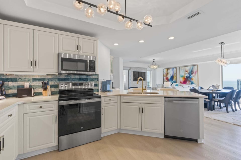 Condo, 2 Bedrooms | Private kitchen | Coffee/tea maker, fridge, oven, toaster