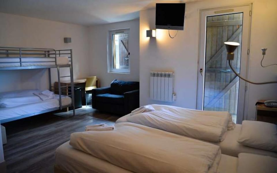 Down comforters, in-room safe, desk, free WiFi