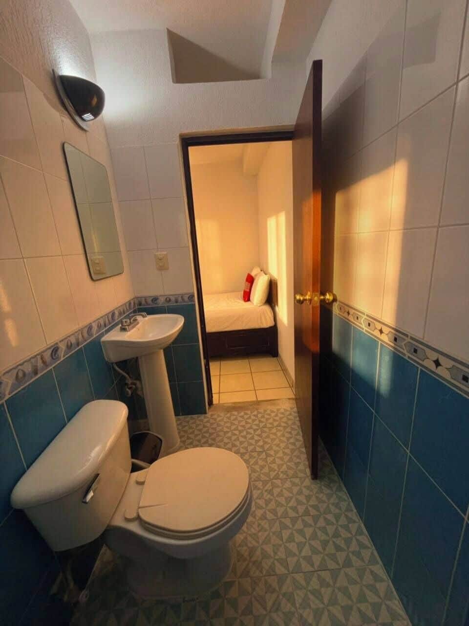 Classic Single Room | Bathroom | Shower, rainfall showerhead, towels, soap