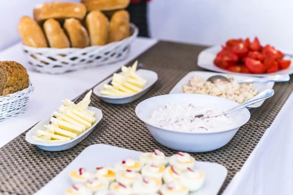 Daily buffet breakfast for a fee