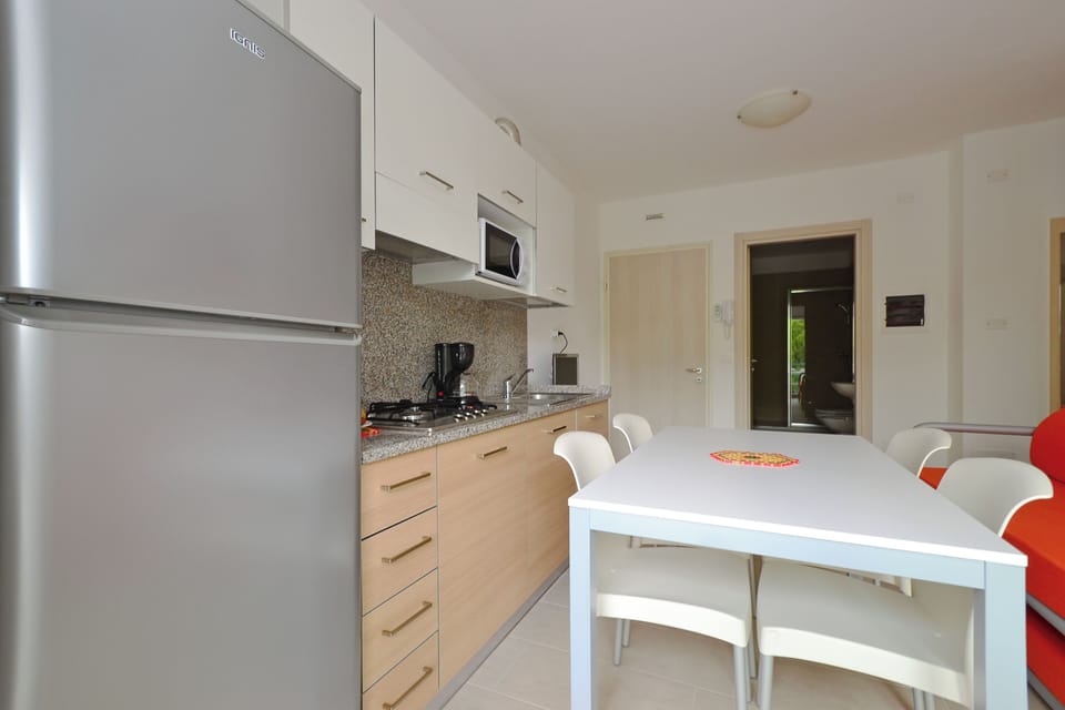 Apartment, 2 Bedrooms, Balcony | Dining room