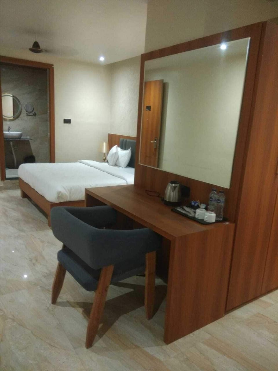 Grand Room | Desk, laptop workspace, WiFi (free)