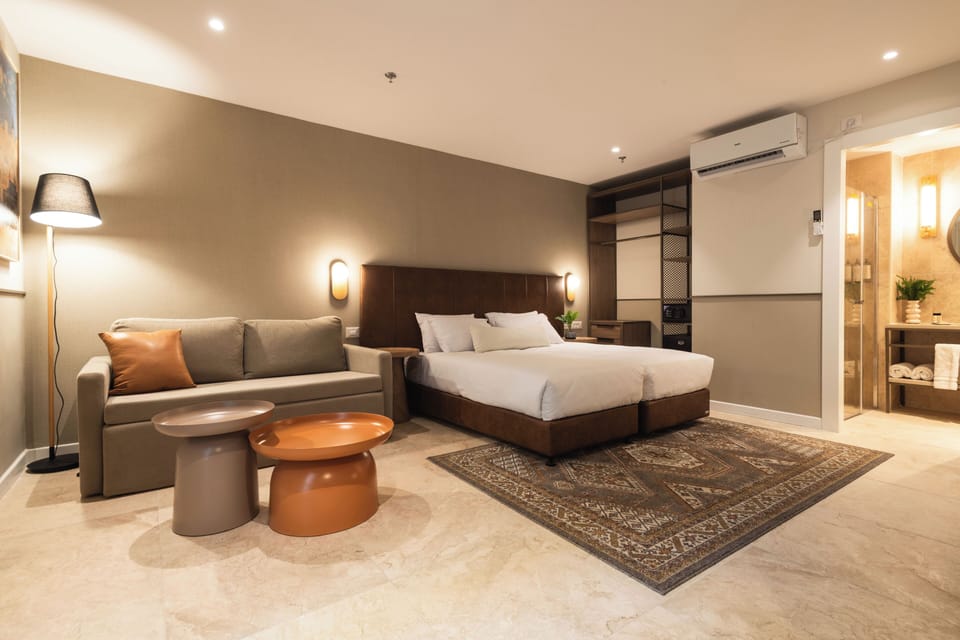 Standard Twin Room, 2 Twin Beds | Minibar, in-room safe, desk, laptop workspace