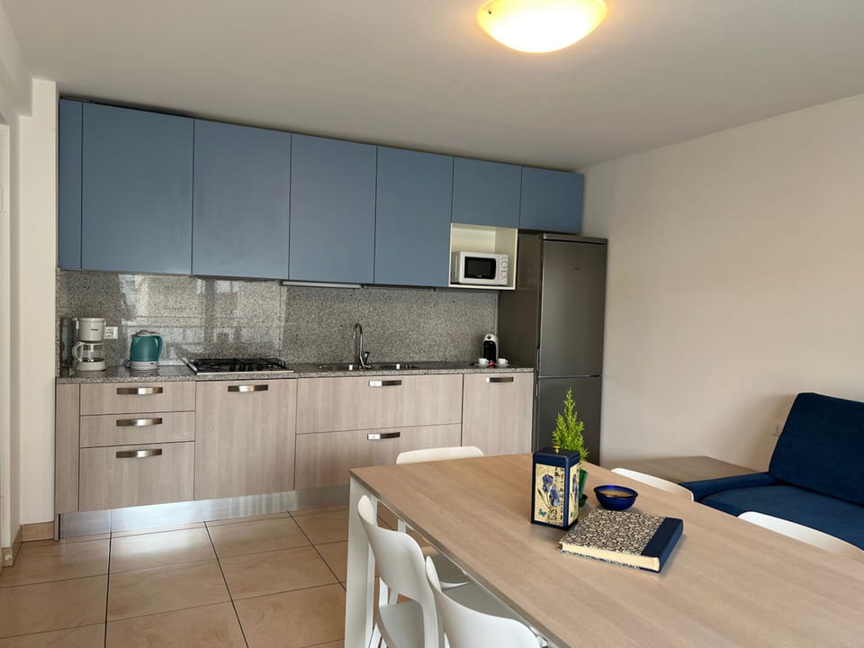 Apartment, 2 Bedrooms, Balcony, City View | Interior