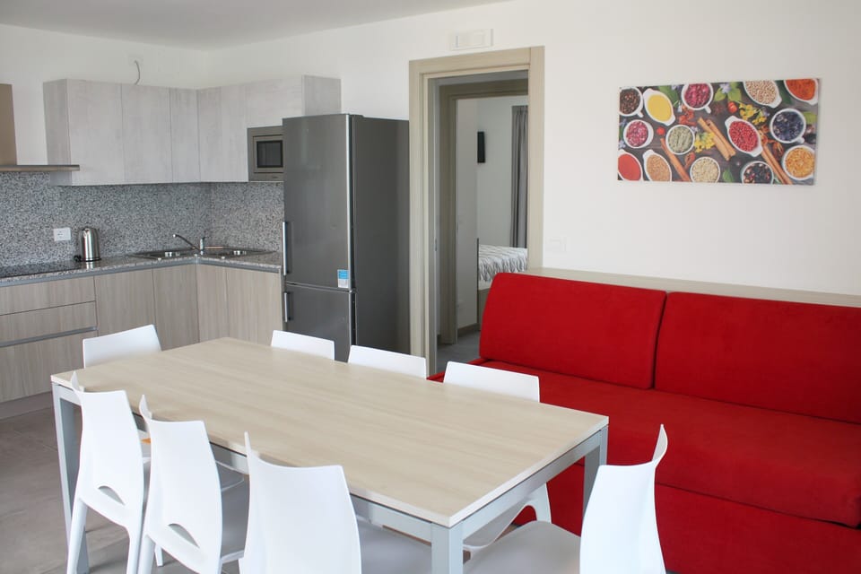 Apartment, 2 Bedrooms, Balcony, City View | Dining room