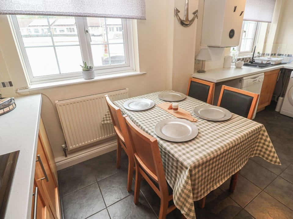 Cottage | Dining