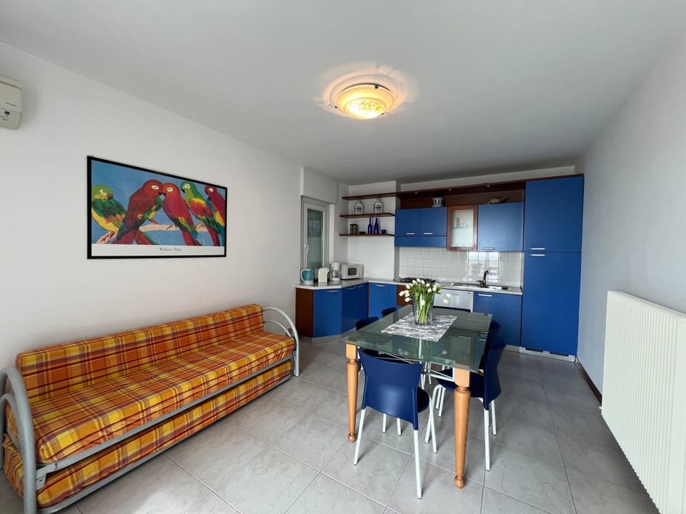 Apartment, 2 Bedrooms, Balcony, City View | Living room