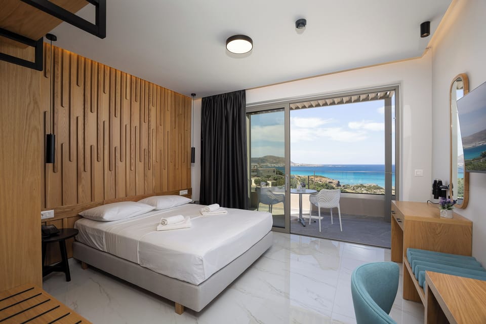 Deluxe Double Room, Sea View, Executive Level | In-room safe, free WiFi