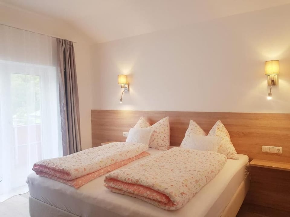 In-room safe, soundproofing, free WiFi