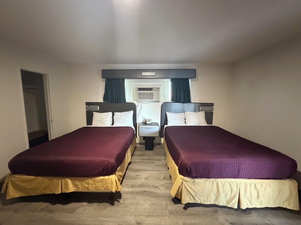 Comfort Double or Twin Room, 2 Queen Beds | Desk, laptop workspace, iron/ironing board, free WiFi