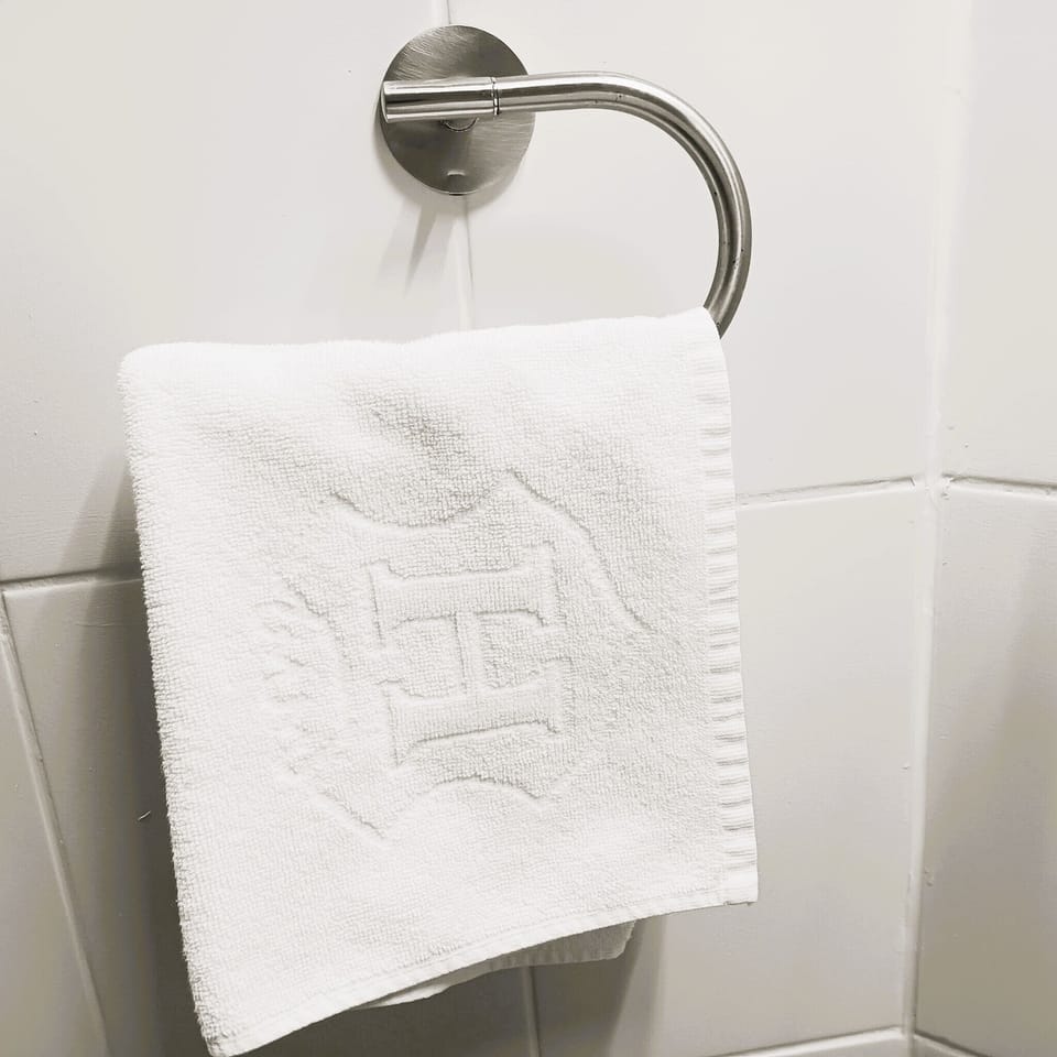 Family Studio, City View | Bathroom