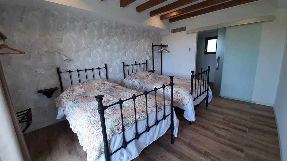 Twin Room, Mountain View | Free WiFi