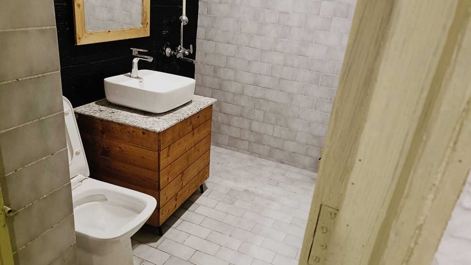 Apartment | Bathroom | Shower, slippers, towels, soap