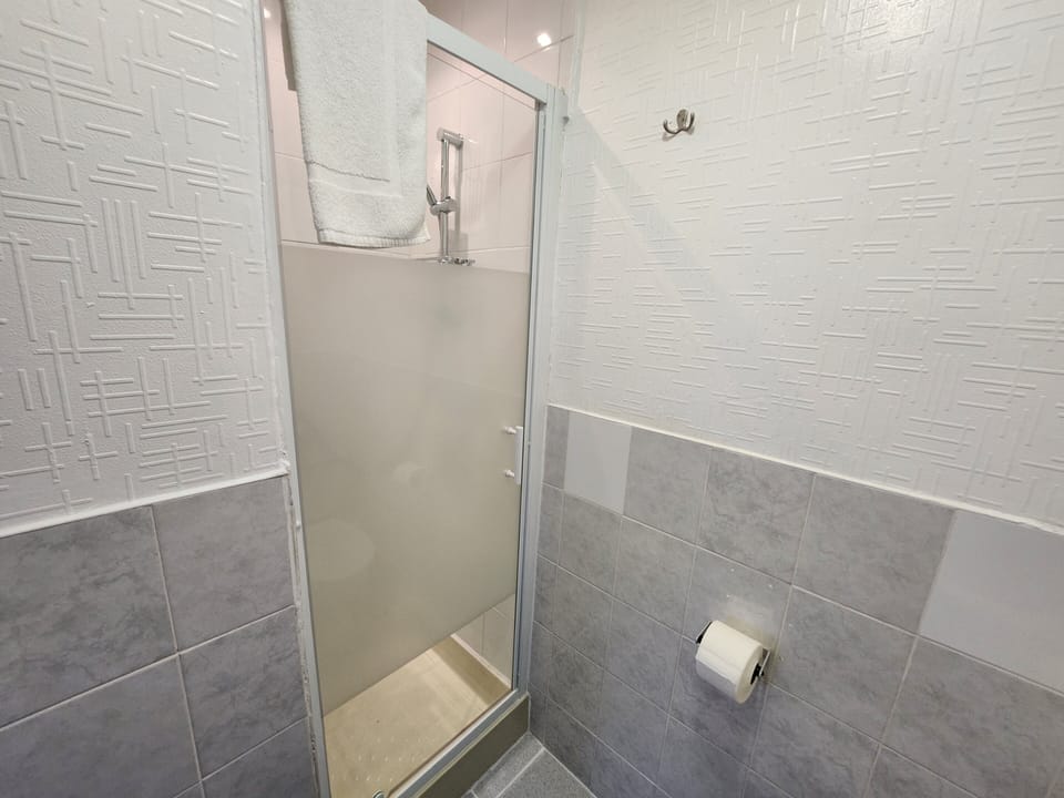 Triple Room | Bathroom | Shower, free toiletries, towels, soap
