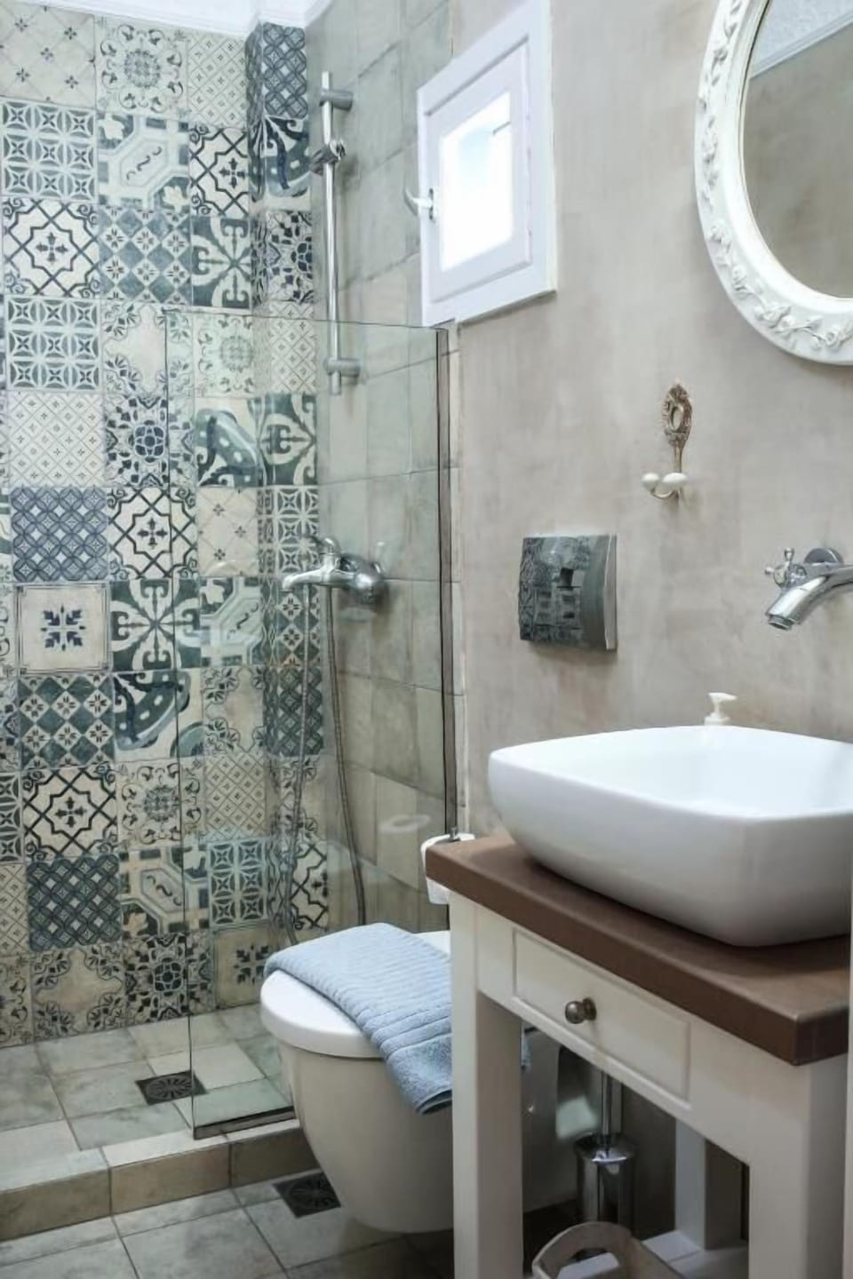 Classic Triple Room, Balcony, Garden View | Bathroom