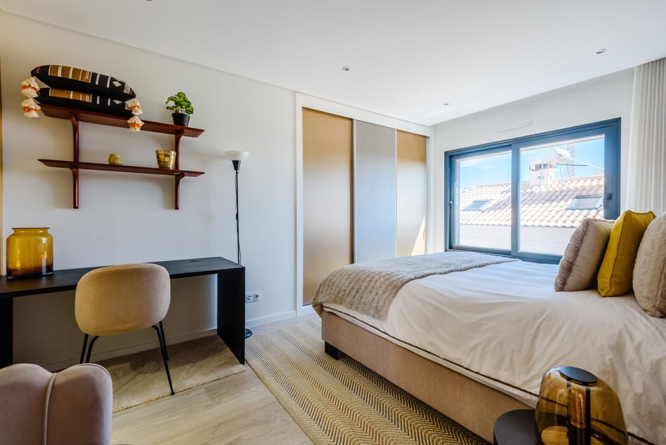 Apartment, 2 Bedrooms, Pool Access, Sea View | 2 bedrooms, bed sheets