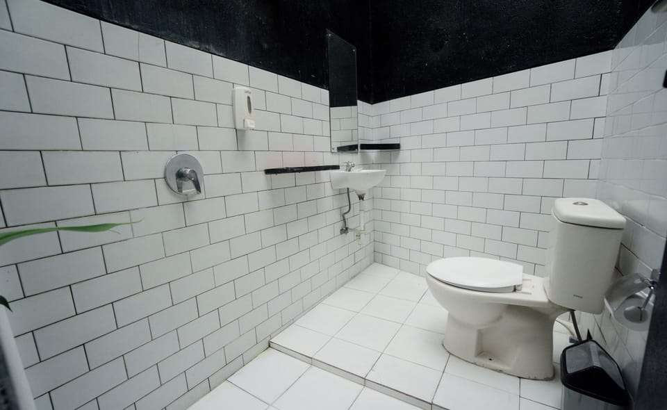 Deluxe Double Room, 1 Queen Bed, Non Smoking | Bathroom