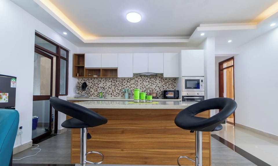 Apartment, 2 Bedrooms, Accessible, Smoking | Private kitchen