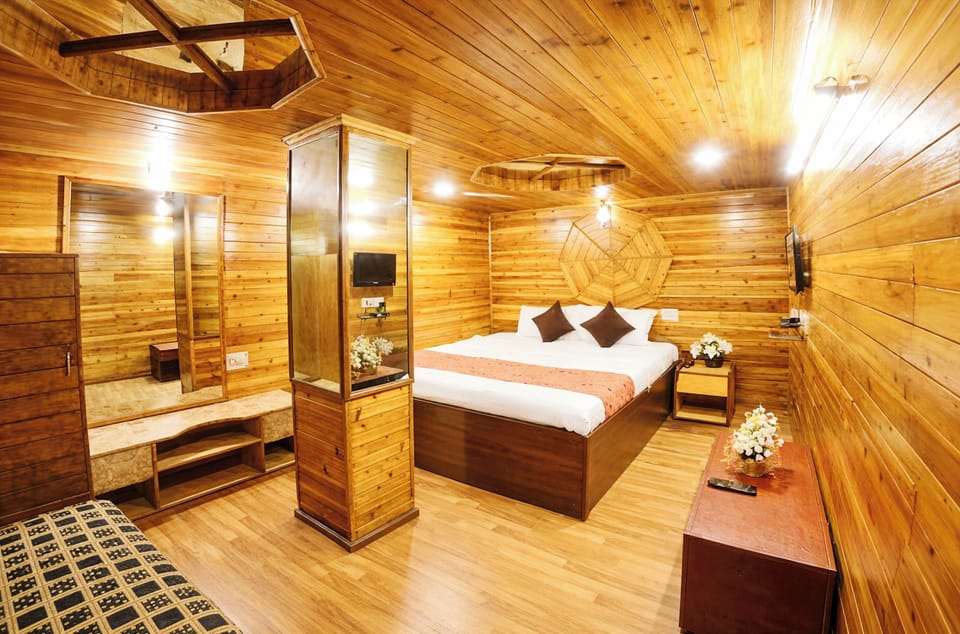 Deluxe Double Room, Multiple Beds | Hypo-allergenic bedding, desk, soundproofing
